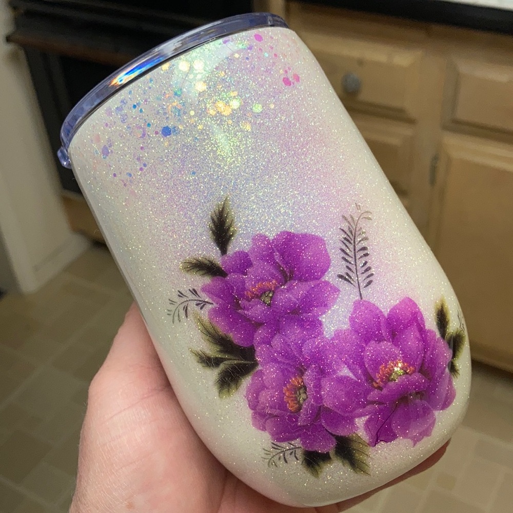 Color changing cup WHITE to PURPLE in the sun..